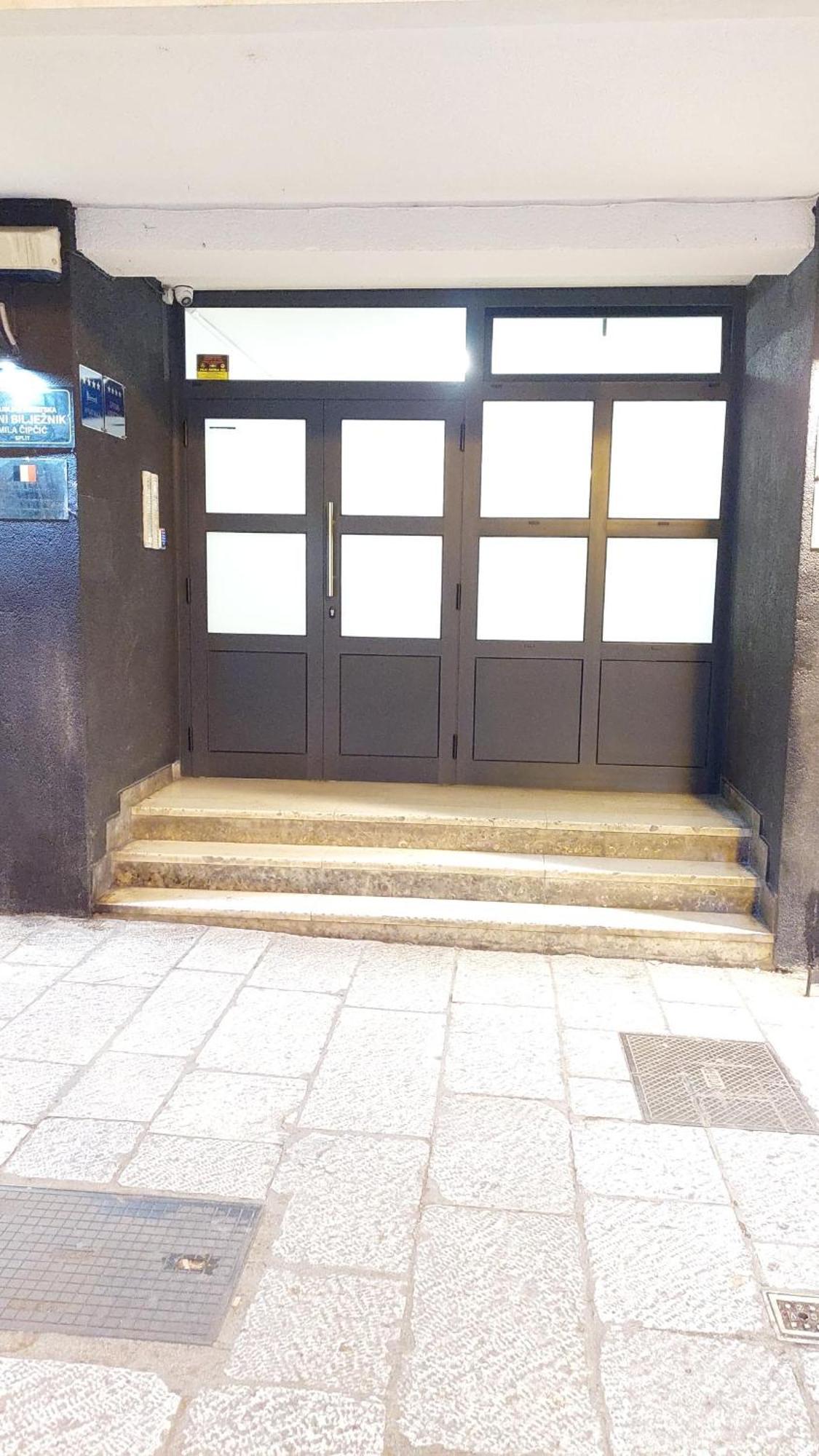 Room With Private Toilet And Balcony In City Center In Shared Apartment Split Dış mekan fotoğraf